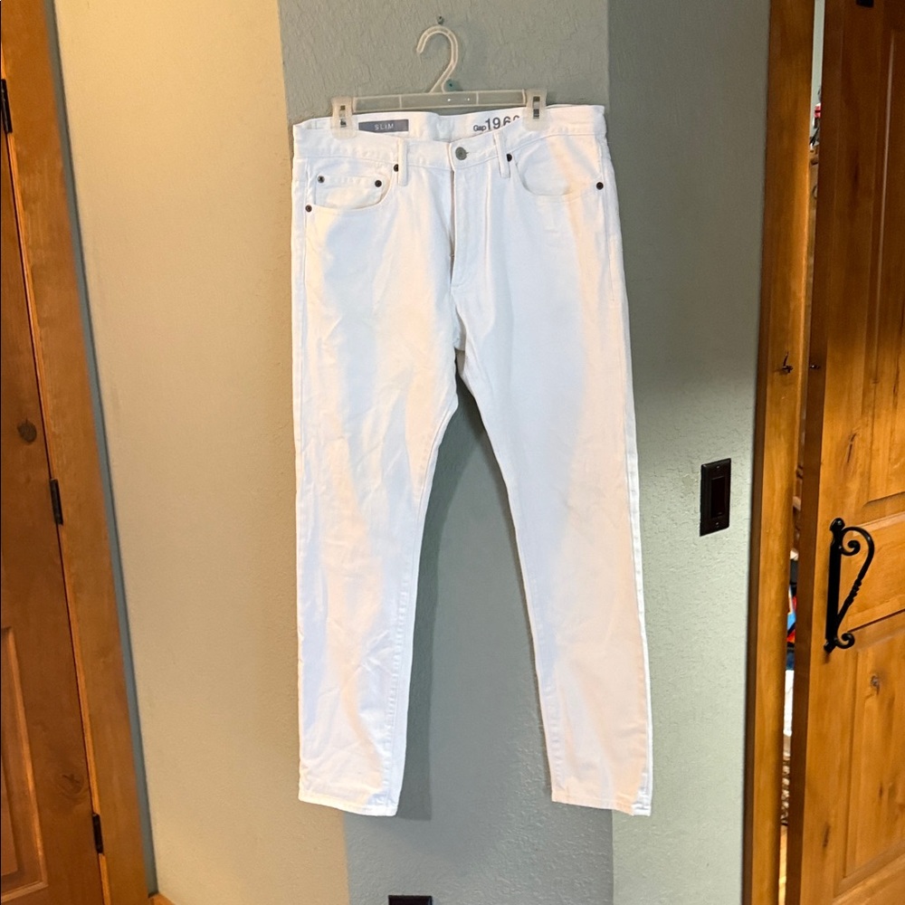 Gap 1969 White Men’s Slim Jeans - Classic Clean Style
